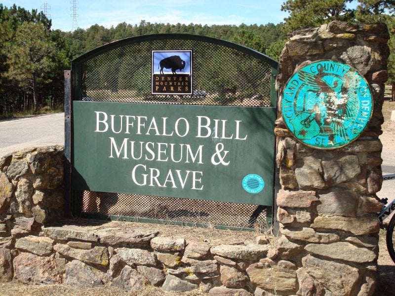 Buffalo Bill Museum & Grave Sign