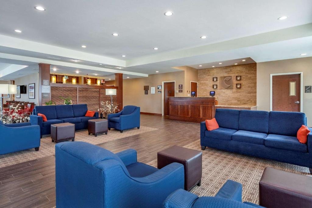 Lounge Area in Comfort Inn & Suites Avera Southwest